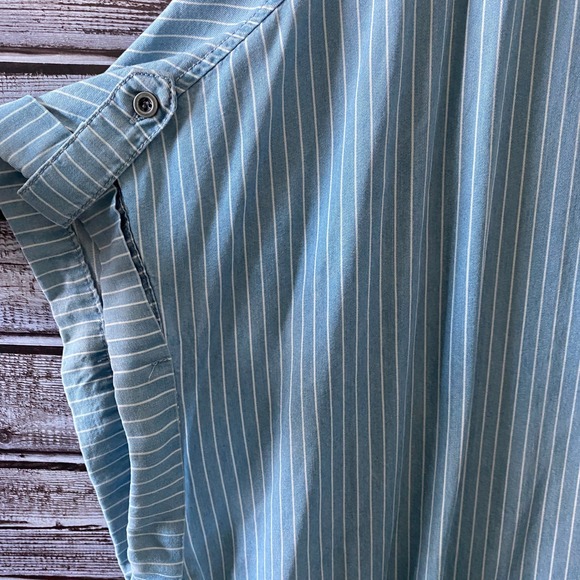 Jane and Delancey Women's Short-Sleeved Button-Down Top Size 3X Blue Striped - Picture 4 of 6